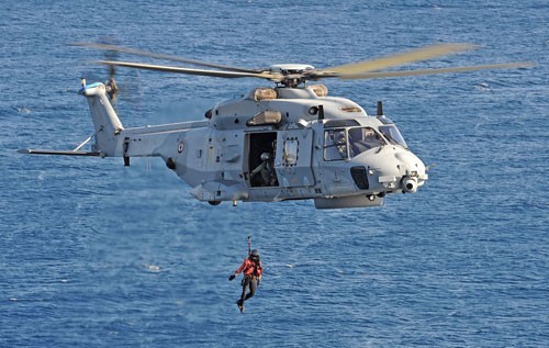 THE NH90 CAIMAN RESCUES 19 PEOPLE AT NIGHT IN STORMY WEATHER